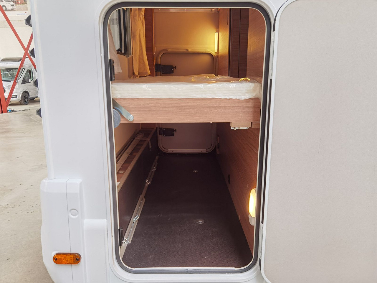 Alkoof camper Weinsberg CARAHOME 600 DKG/ -2025 - / 140PS / ETAGENBETTEN