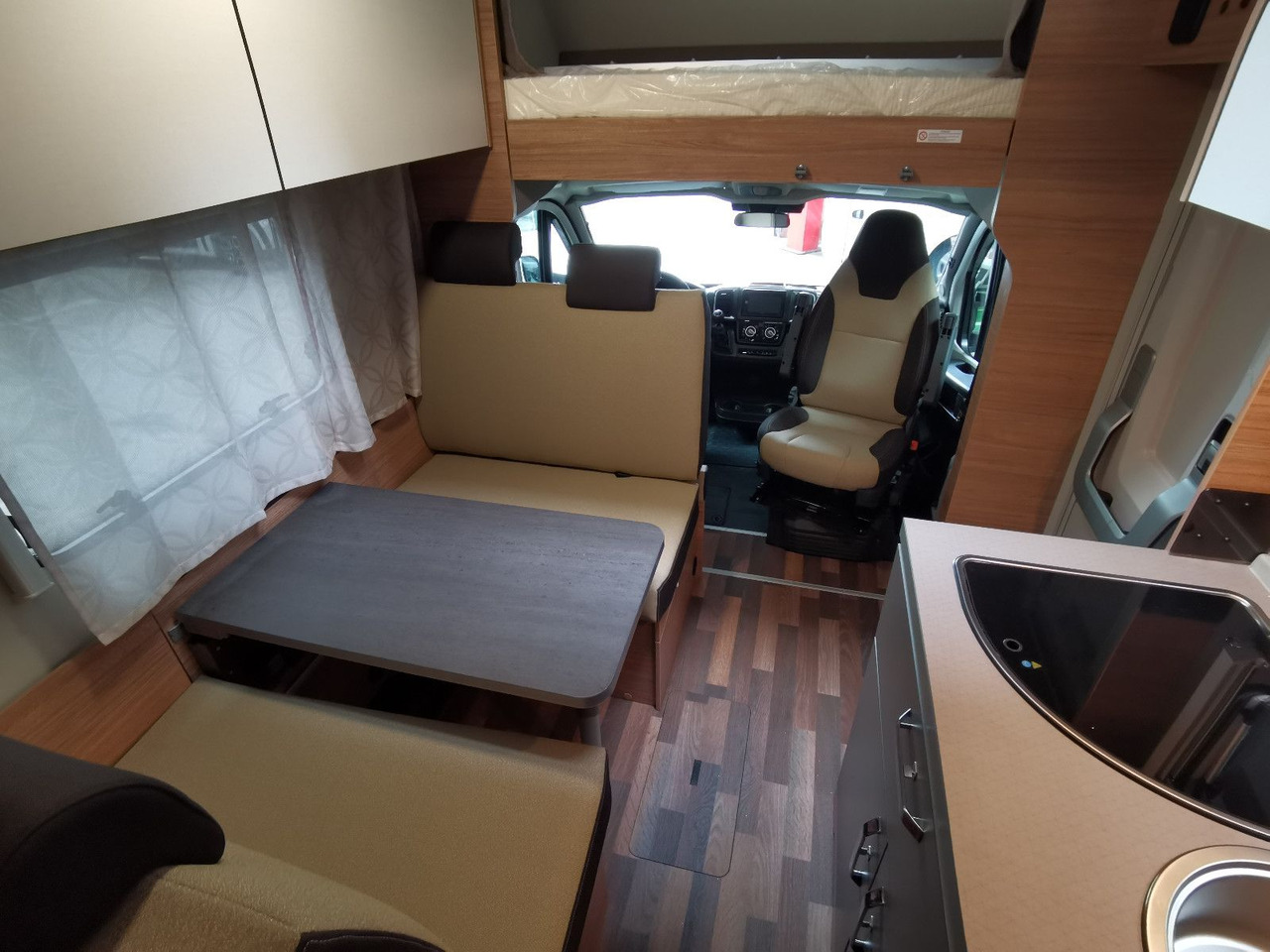 Alkoof camper Weinsberg CARAHOME 600 DKG/ -2025 - / 140PS / ETAGENBETTEN