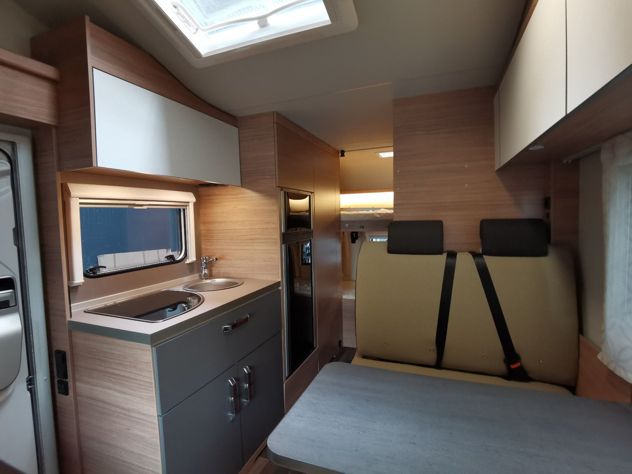 Alkoof camper Weinsberg CARAHOME 600 DKG/ -2025 - / 140PS / ETAGENBETTEN