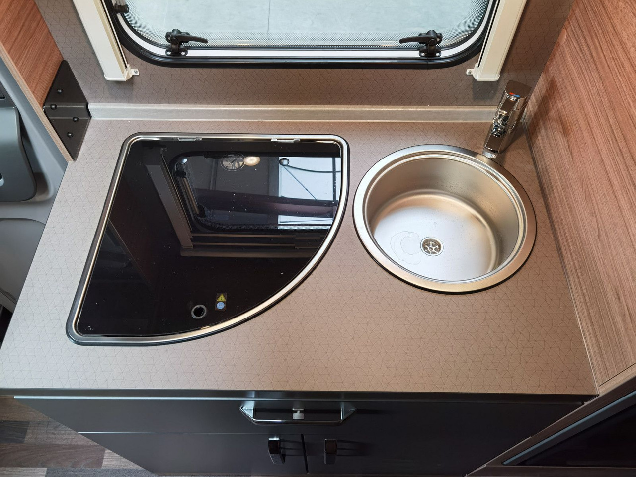 Alkoof camper Weinsberg CARAHOME 600 DKG/ -2025 - / 140PS / ETAGENBETTEN