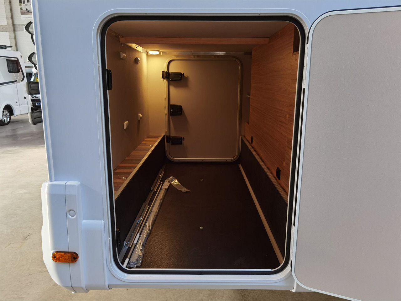 Alkoof camper Weinsberg CARAHOME 650 DG / - MODELL 2025 - / 140 PS