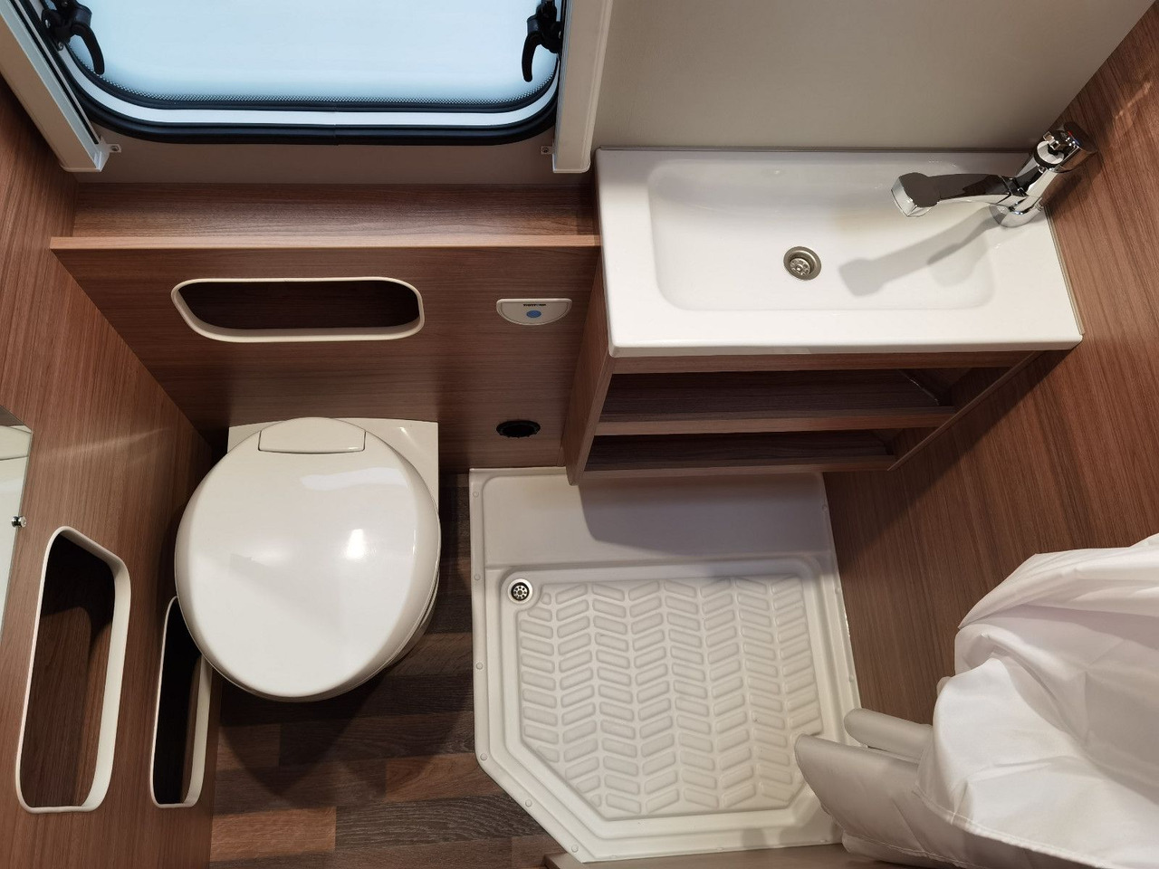 Alkoof camper Weinsberg CARAHOME 650 DG / - MODELL 2025 - / 140 PS