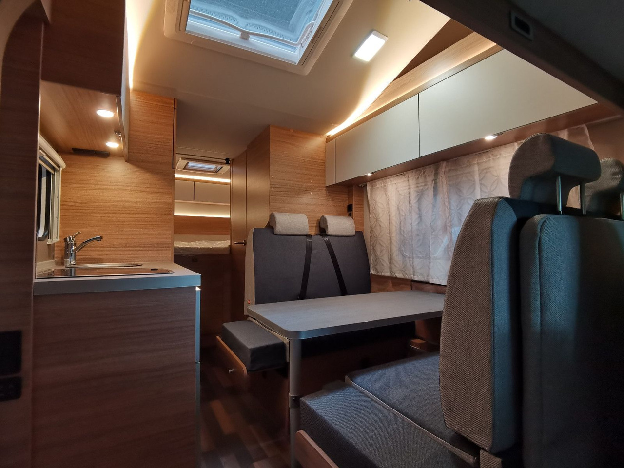 Alkoof camper Weinsberg CARAHOME 650 DG / - MODELL 2025 - / 140 PS