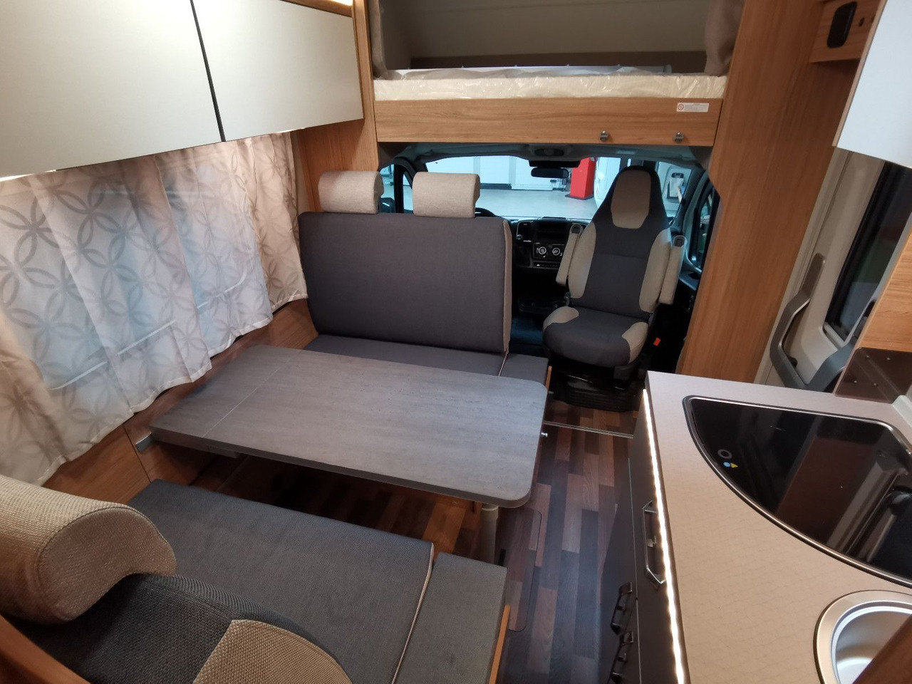 Alkoof camper Weinsberg CARAHOME 650 DG / - MODELL 2025 - / 140 PS
