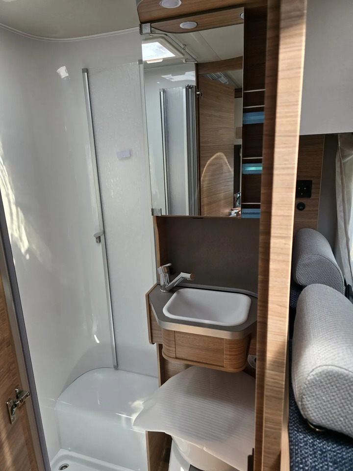 Alkoof camper Weinsberg CaraHome 550 MG Markise, AHK, LED