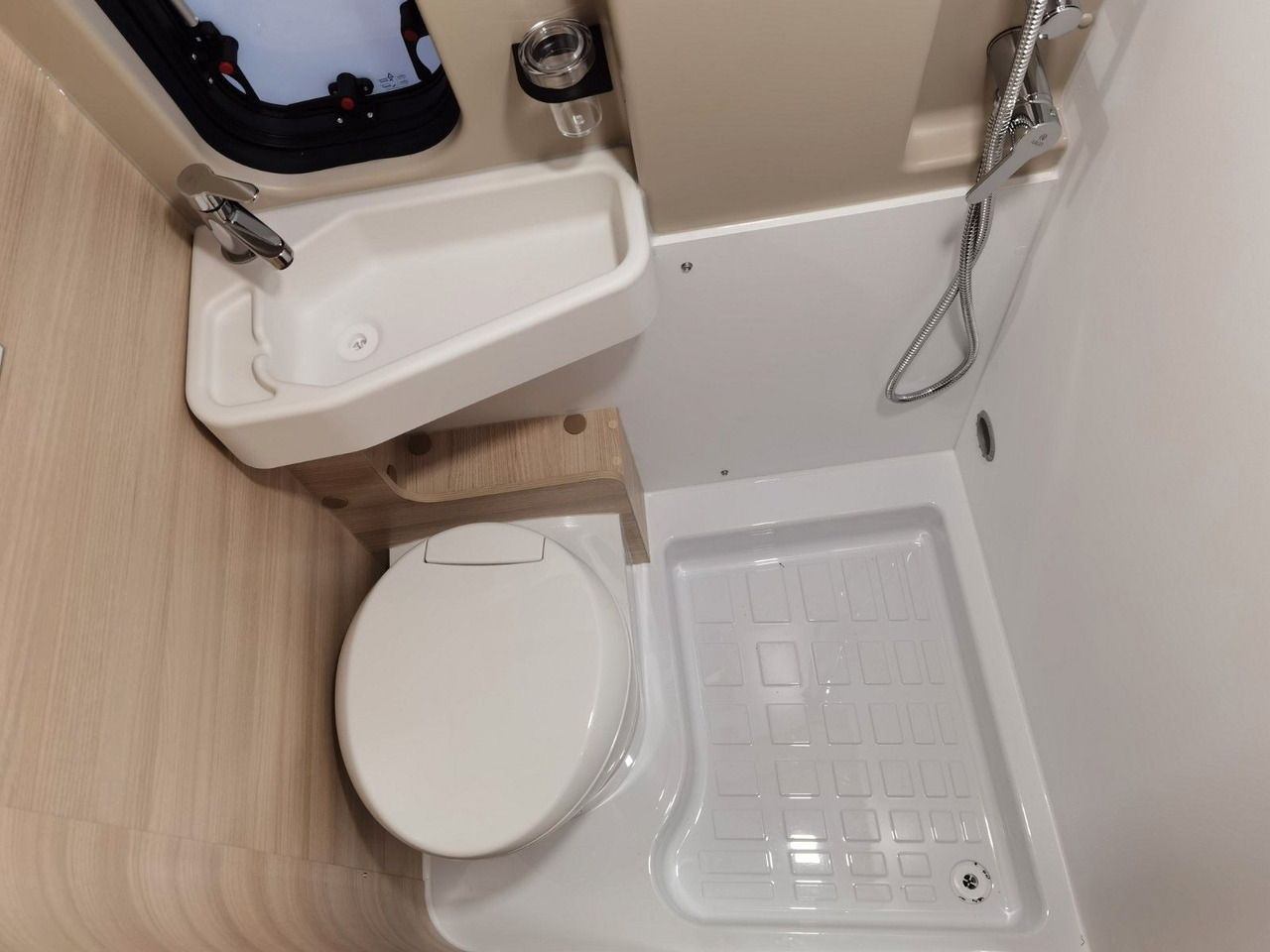 Buscamper Chausson V594 FIRST LINE/ -2026- / 140PS - 8G. AUTOMATIK