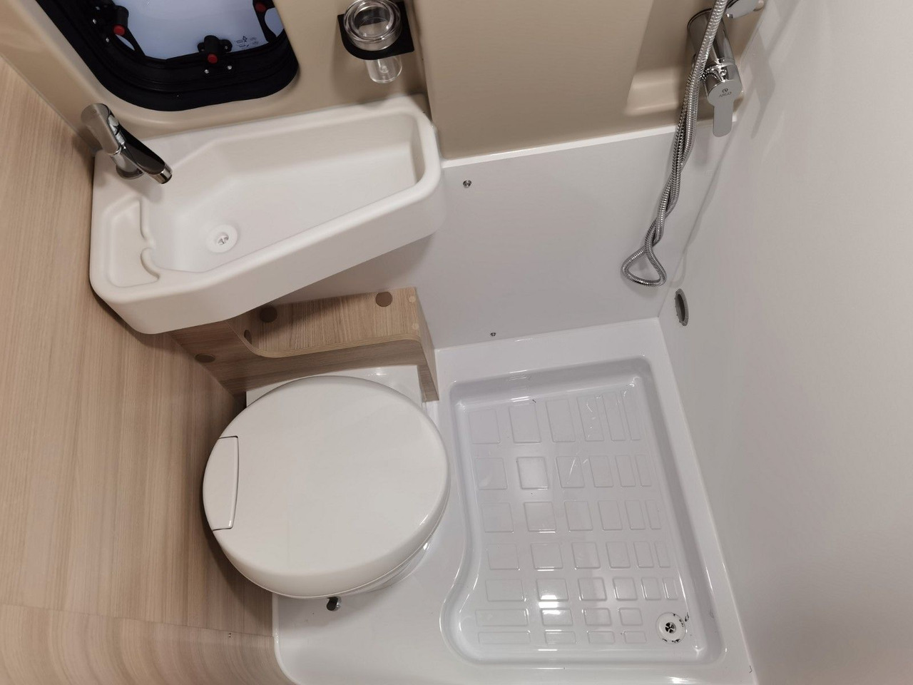 Buscamper Chausson V594 FIRST LINE / 2026 / 140 PS/8G.AUTOMATIK