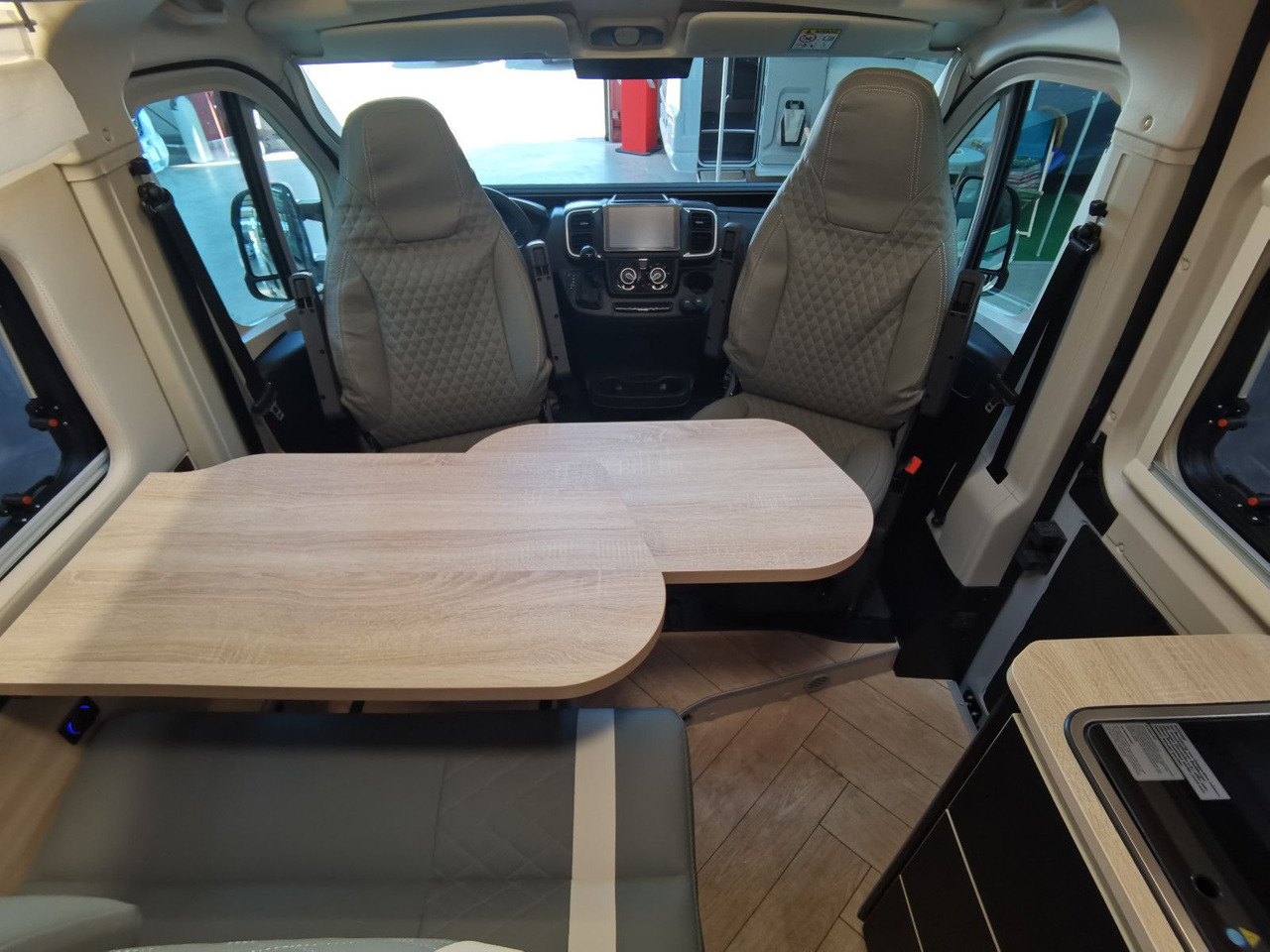 Buscamper Chausson V690 SPORT LINE /-2025-/ 140PS- 8G / XXL-HUBBETT