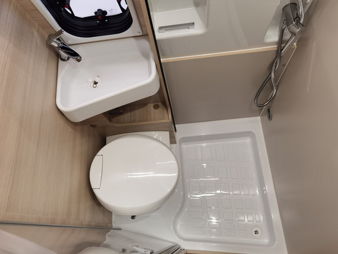 Buscamper Chausson V690 SPORT LINE /-2025-/ 140PS- 8G / XXL-HUBBETT