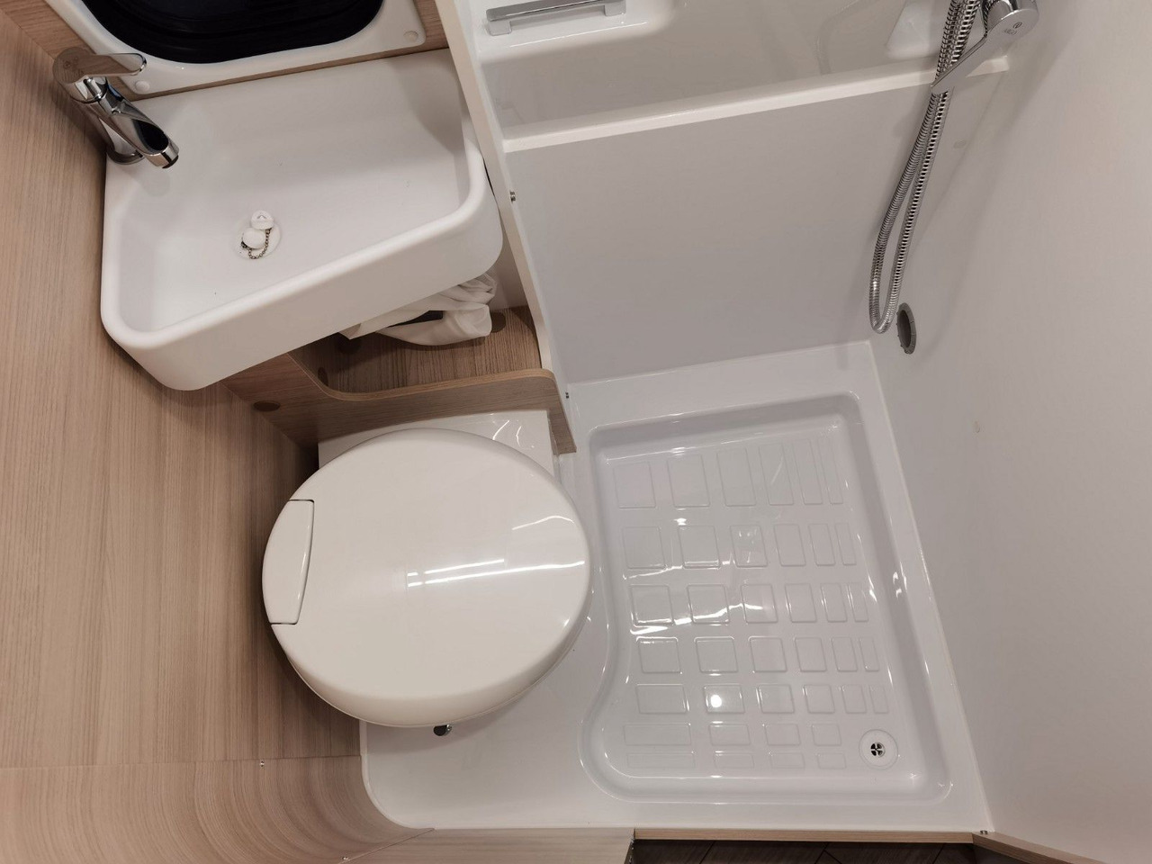 Buscamper Chausson V697 FIRST LINE / - 2025- / 140PS / EINZELBETTEN