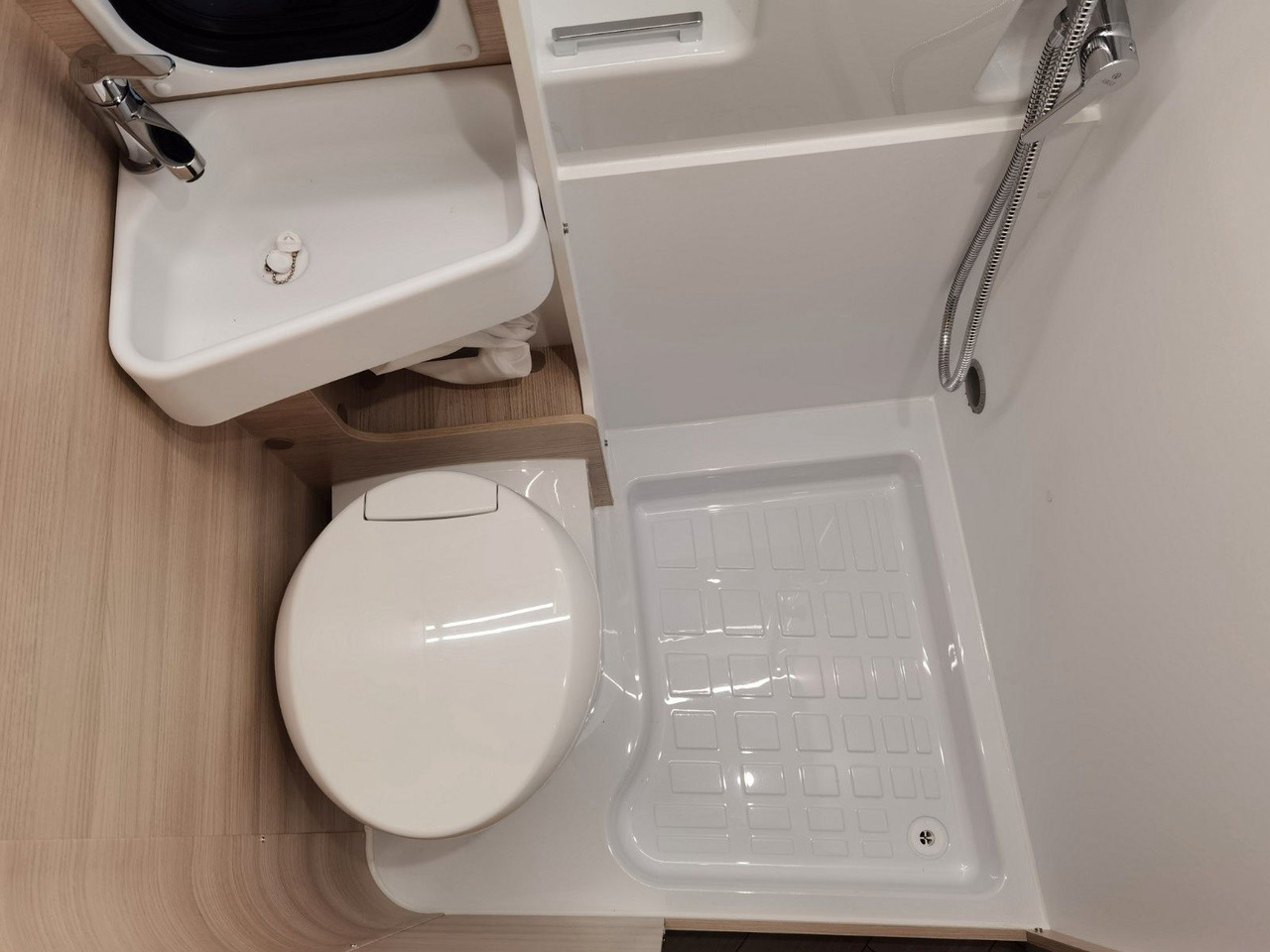 Buscamper Chausson V697 FIRST LINE / - 2025- / 140PS / EINZELBETTEN