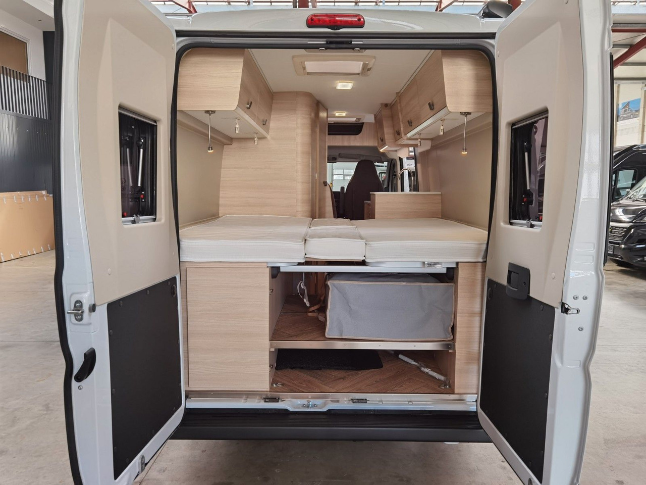Buscamper Chausson V697 FIRST LINE / ZUBEHÖR-PAKET / EINZELBETTEN