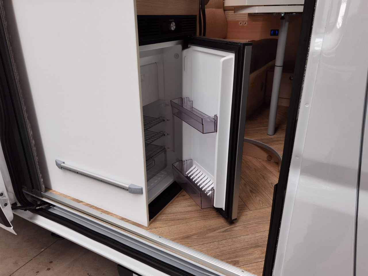 Buscamper Chausson V697 FIRST LINE / ZUBEHÖR-PAKET / EINZELBETTEN