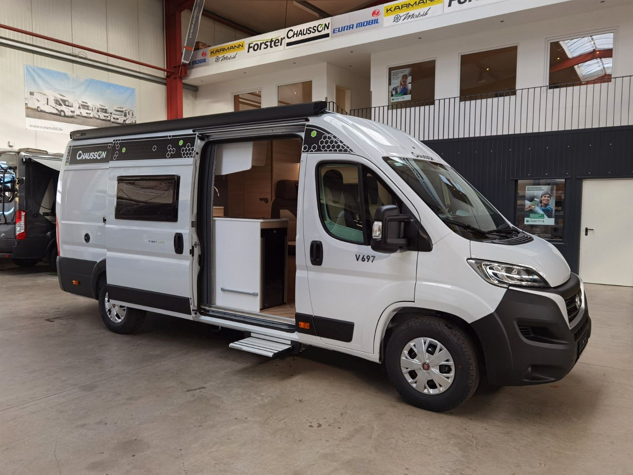 Buscamper Chausson V697 FIRST LINE / ZUBEHÖR-PAKET / EINZELBETTEN