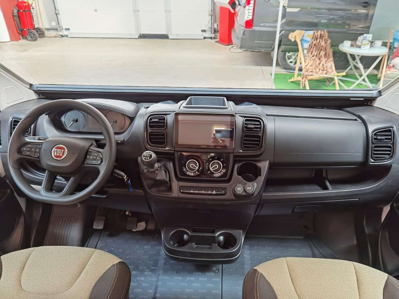 Buscamper Chausson V697 FIRST LINE / ZUBEHÖR-PAKET / EINZELBETTEN