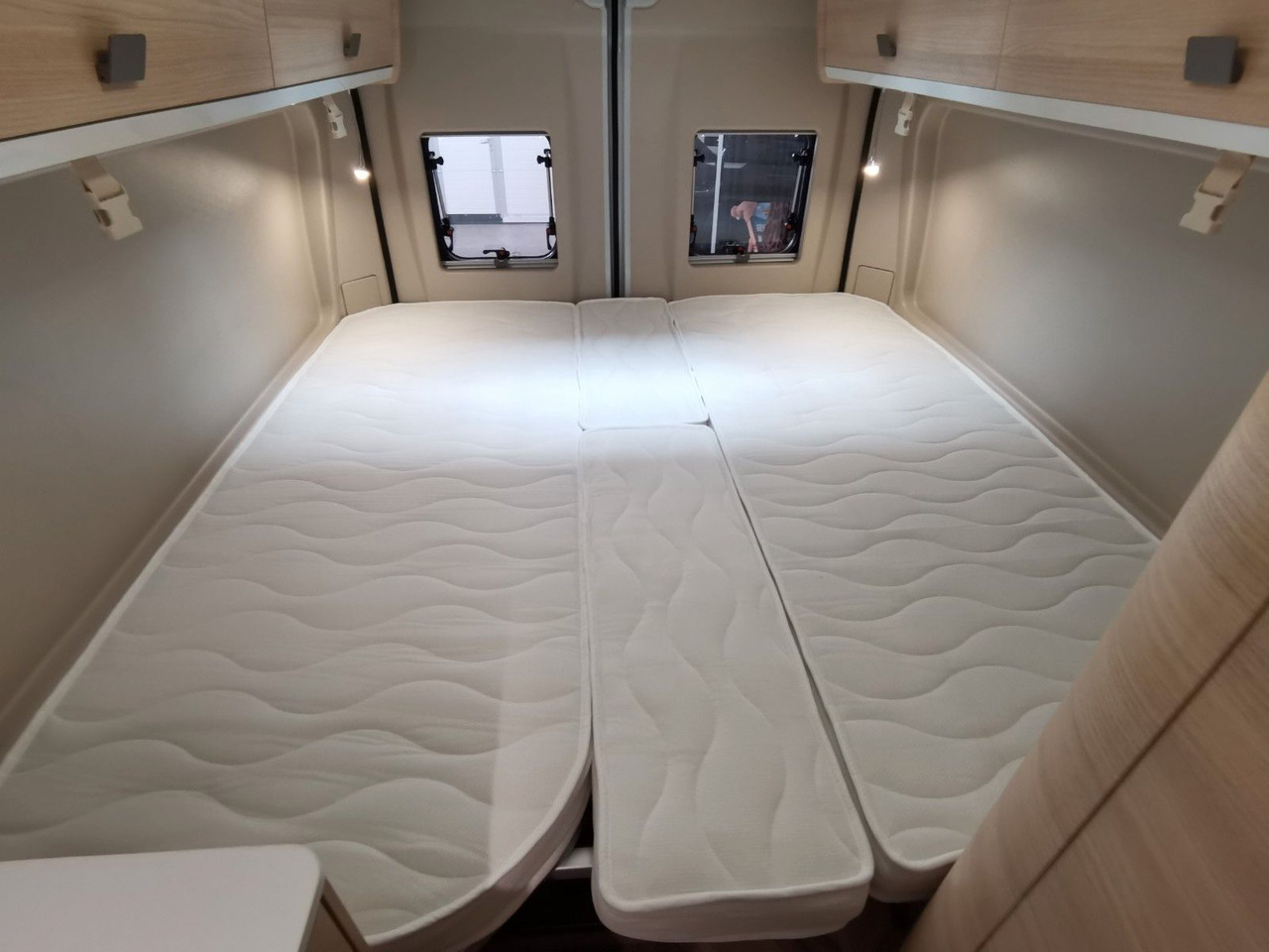 Buscamper Chausson V697 FIRST LINE / ZUBEHÖR-PAKET / EINZELBETTEN