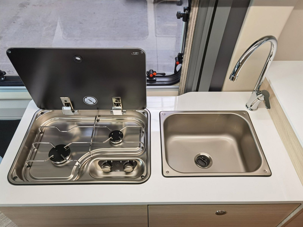 Buscamper Chausson V697 FIRST LINE / ZUBEHÖR-PAKET / EINZELBETTEN