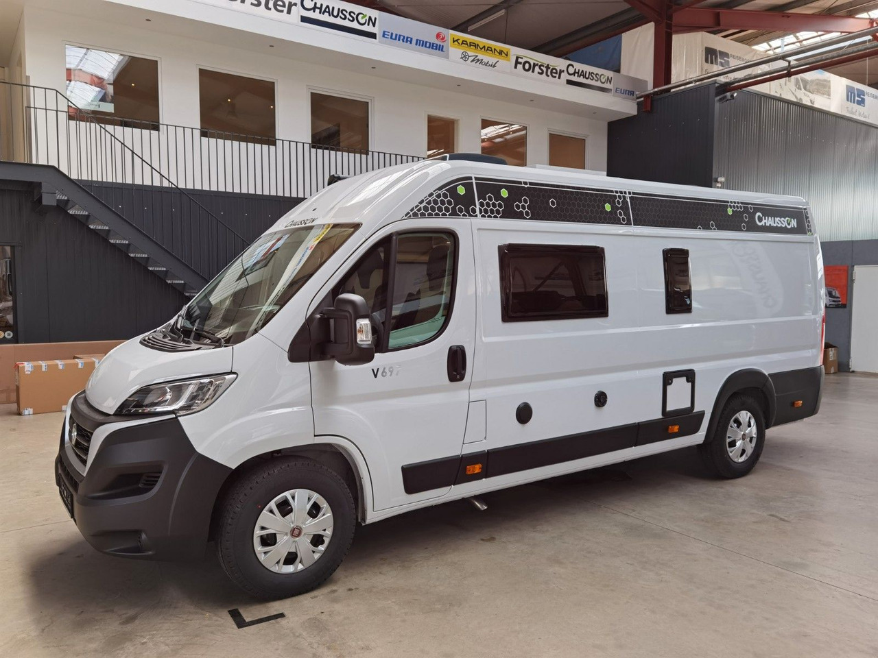 Buscamper Chausson V697 FIRST LINE / ZUBEHÖR-PAKET / EINZELBETTEN