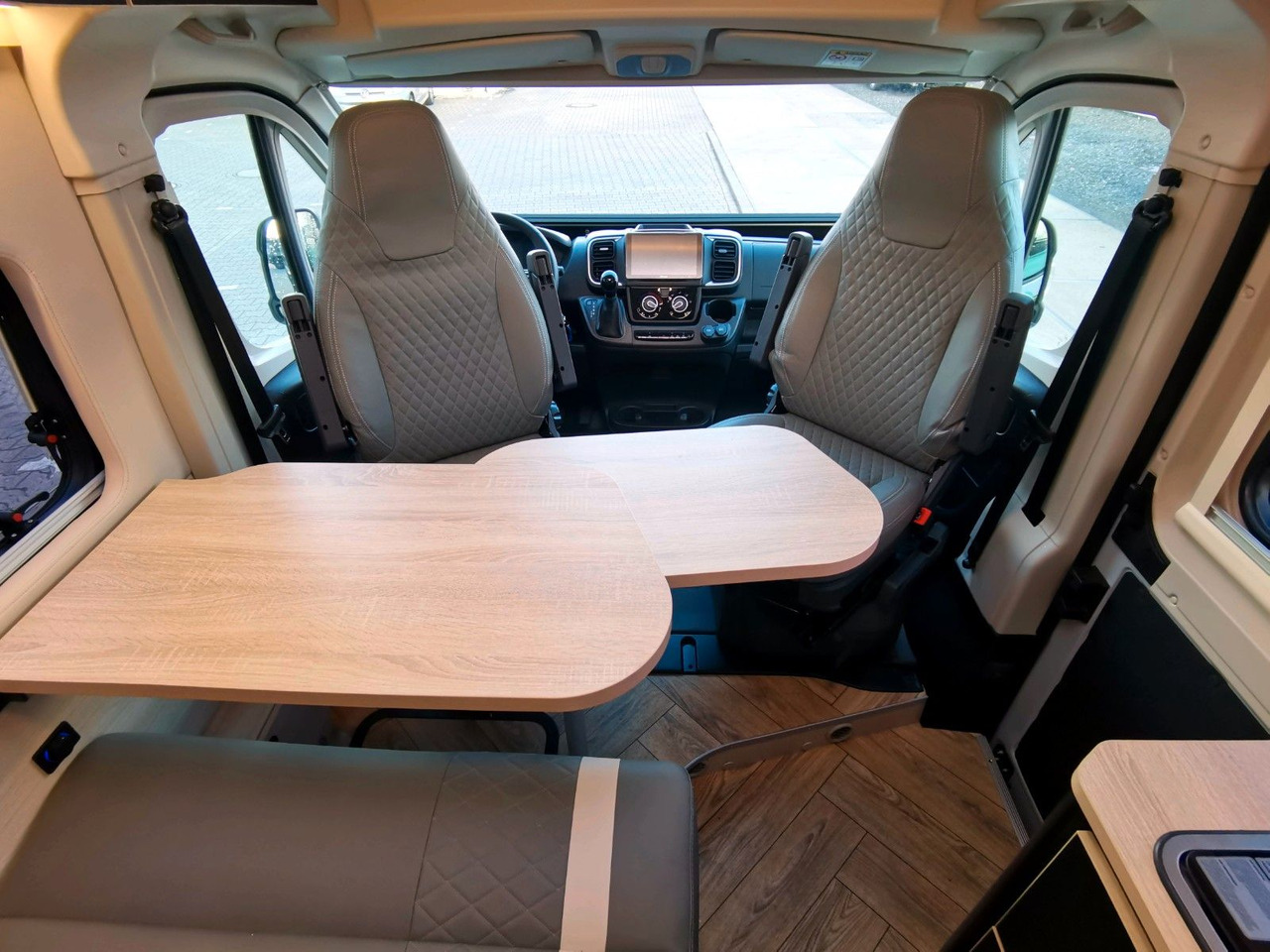 Buscamper Chausson V697 SPORT LINE / 8G - AUTOMATIK / EINZELBETTEN