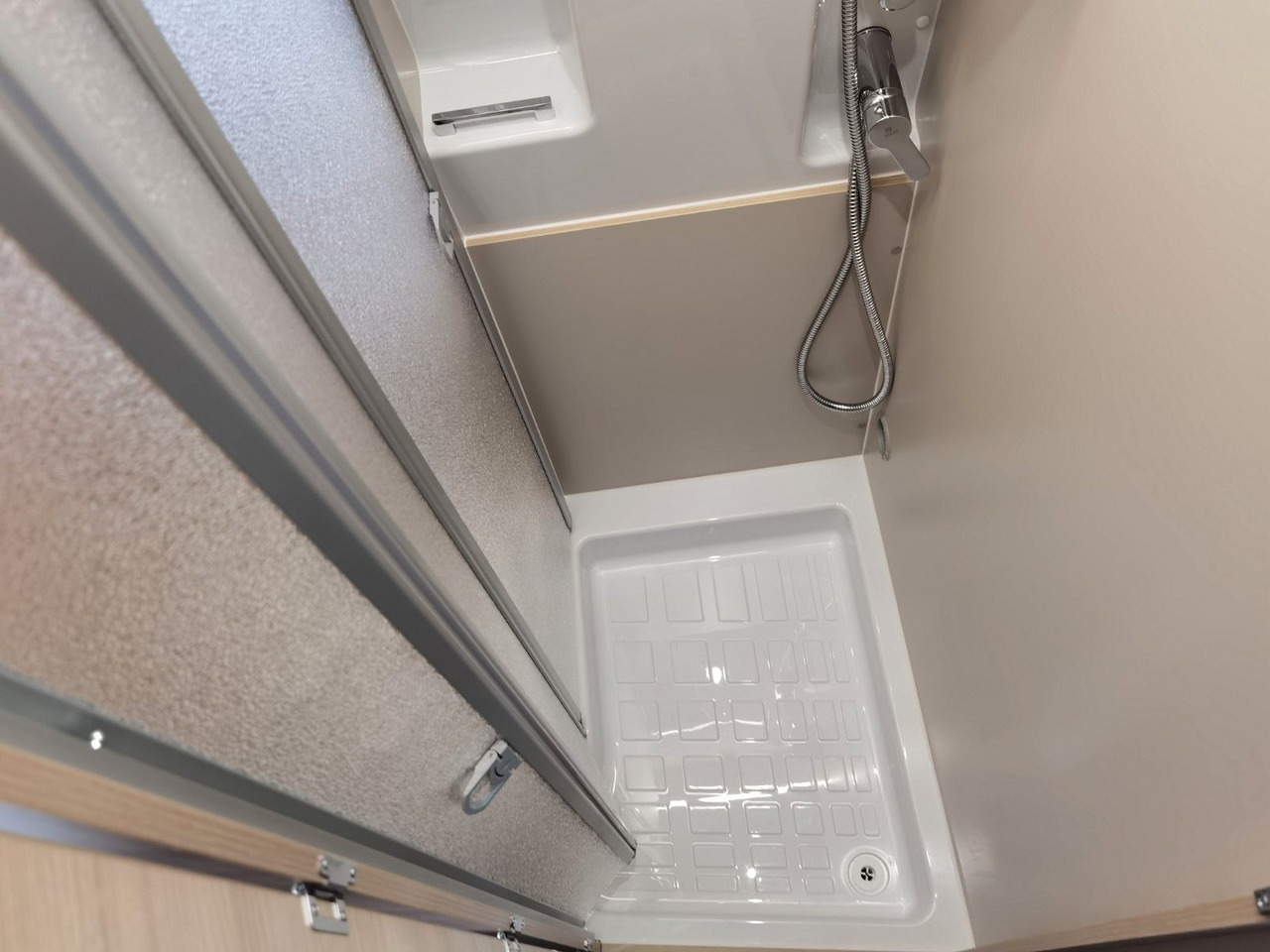 Buscamper Chausson V697 SPORT LINE / 8G - AUTOMATIK / EINZELBETTEN