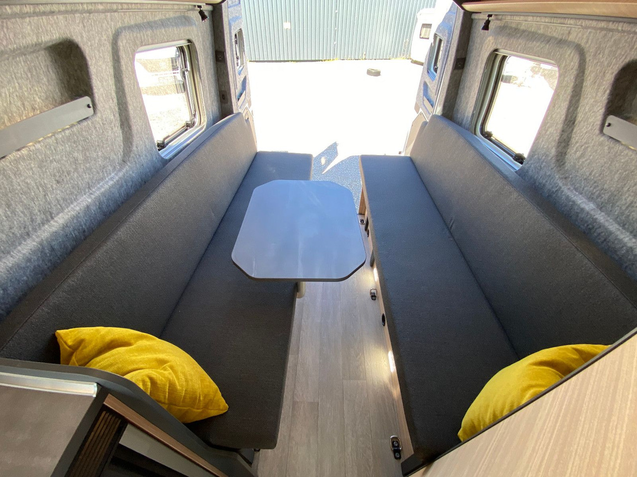 Buscamper Hobby Maxia Van 680 DT, mit Markise