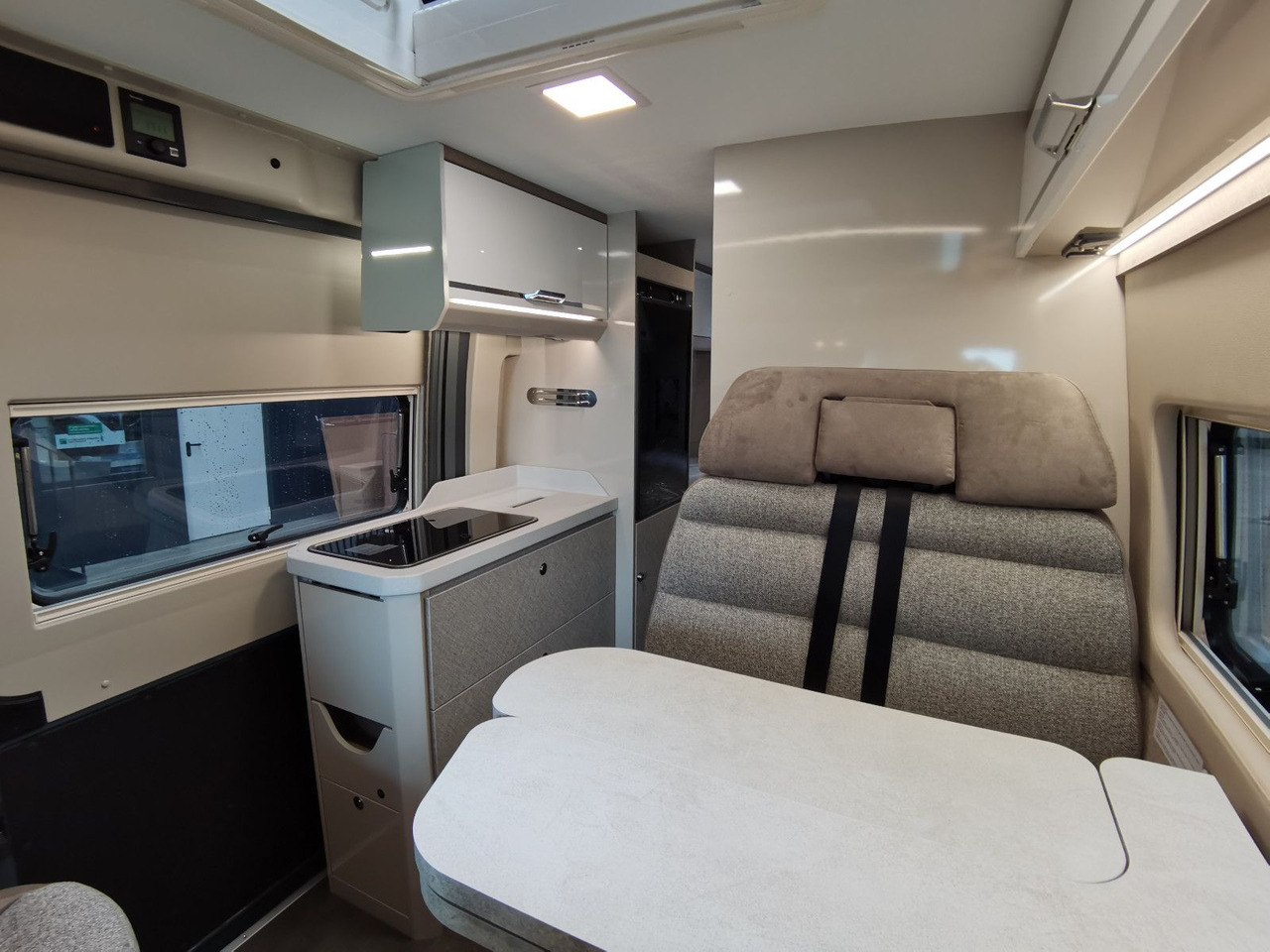 Buscamper Karmann DAVIS 590 LIFESTYLE / 140PS / SKY-ROOF & ALU