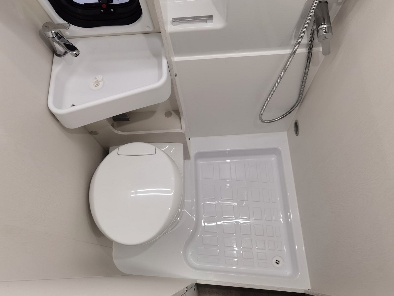 Buscamper Karmann DAVIS 590 TRENDSTYLE / -2026- / 140PS- AUTOMATIK