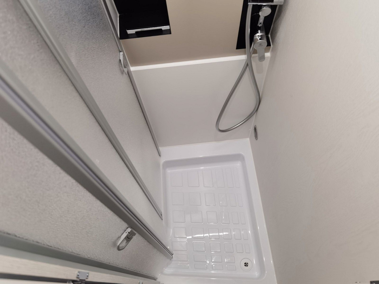 Buscamper Karmann DAVIS 620 LIFESTYLE/ -2026-/ 140PS/ EINZELBETTEN