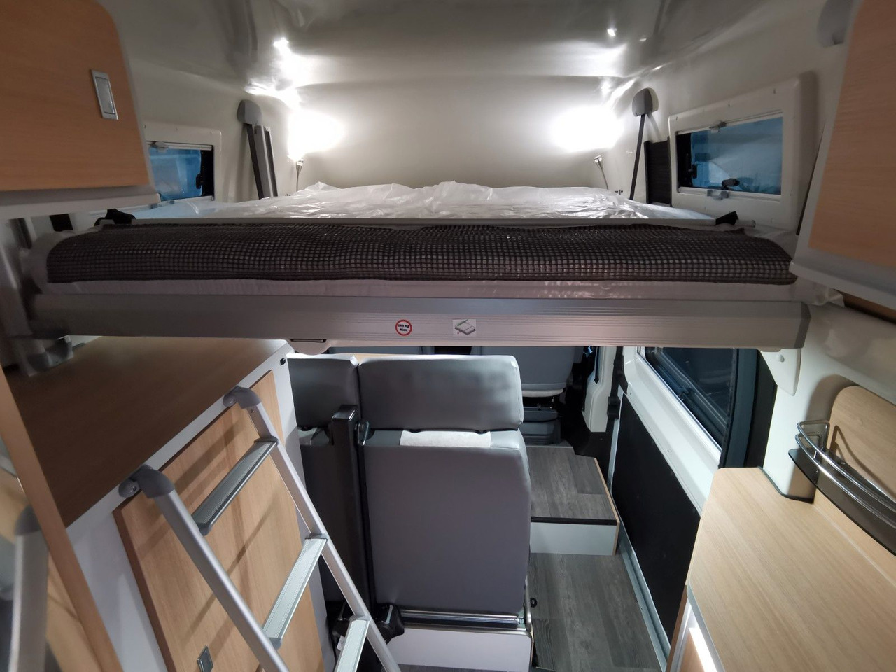 Buscamper Karmann DEXTER 550 / 140PS / CONCEPT - PAKET & HUBBETT