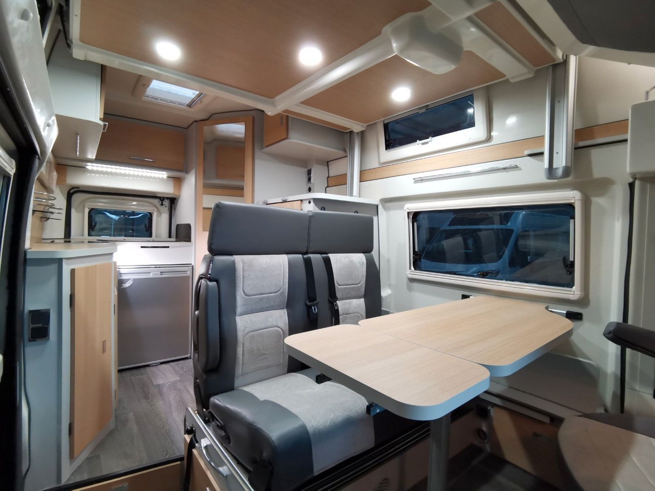 Buscamper Karmann DEXTER 550 / 140PS / CONCEPT - PAKET & HUBBETT