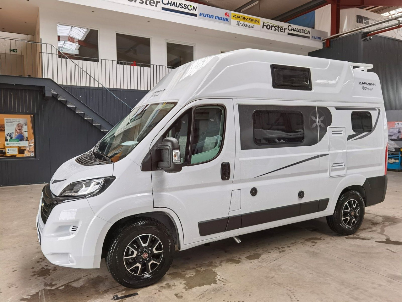 Buscamper Karmann DEXTER 550 / 140PS / CONCEPT - PAKET & HUBBETT