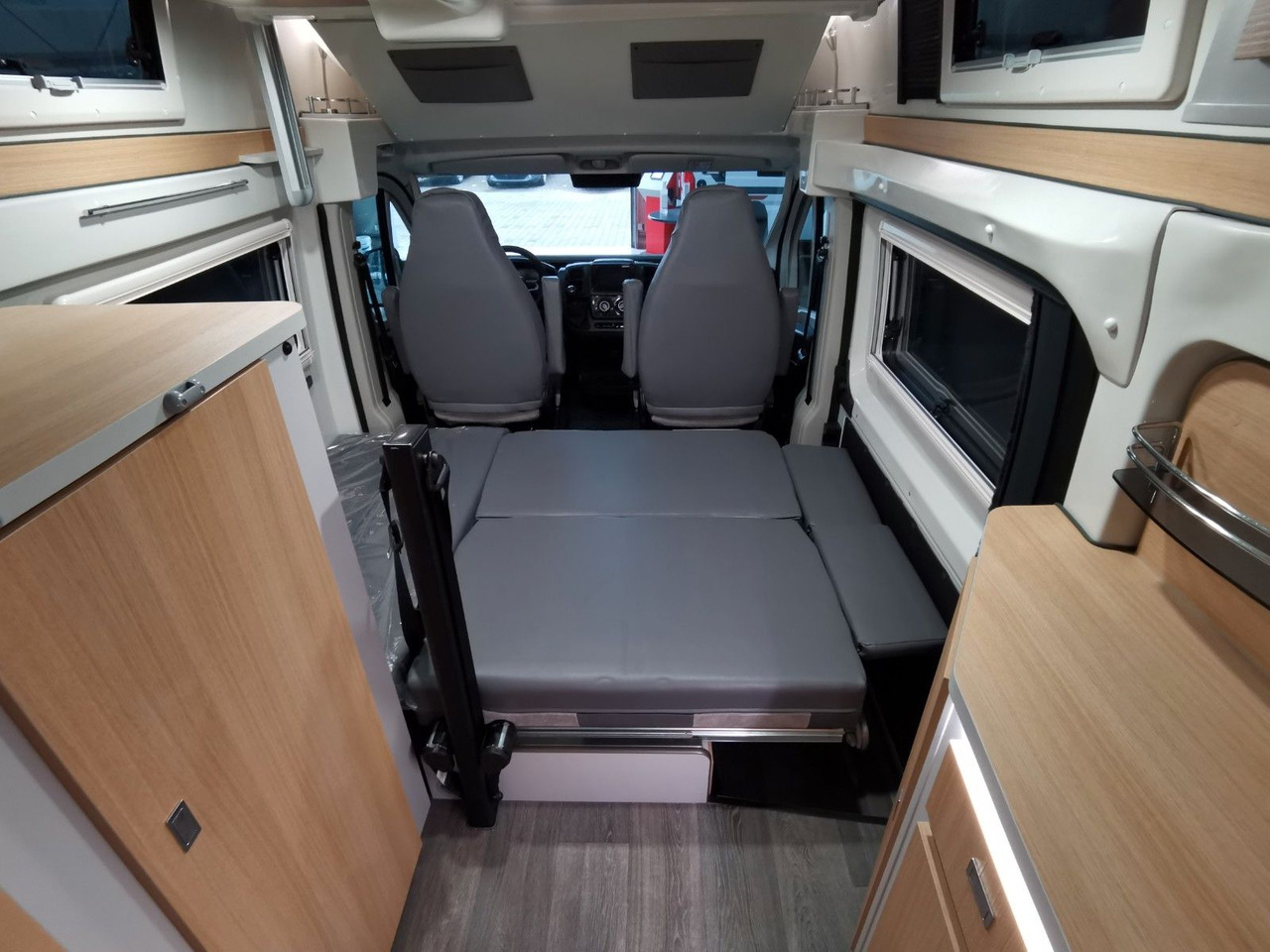 Buscamper Karmann DEXTER 550 / 140PS / CONCEPT - PAKET & HUBBETT