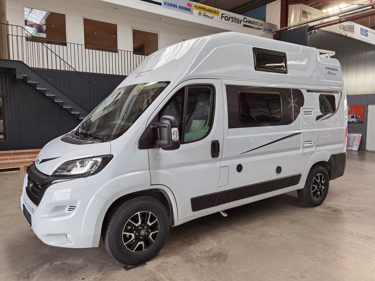 Buscamper Karmann DEXTER 550 / 140PS / CONCEPT - PAKET & HUBBETT