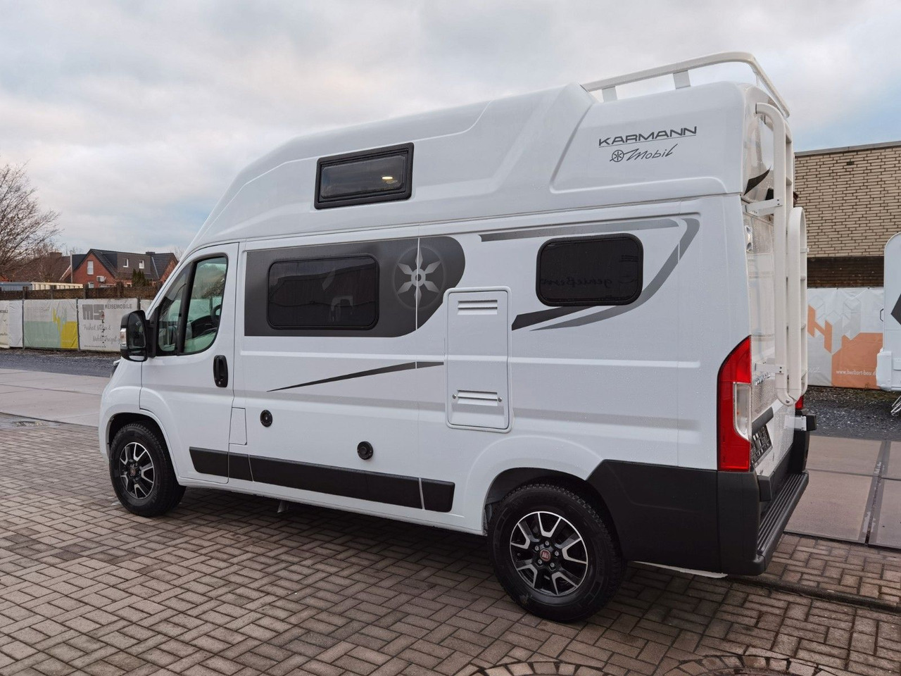 Buscamper Karmann DEXTER 550 / 140PS / CONCEPT - PAKET & HUBBETT Karmann DEXTER 550 / 140PS / CONCEPT - PAKET & HUBBETT