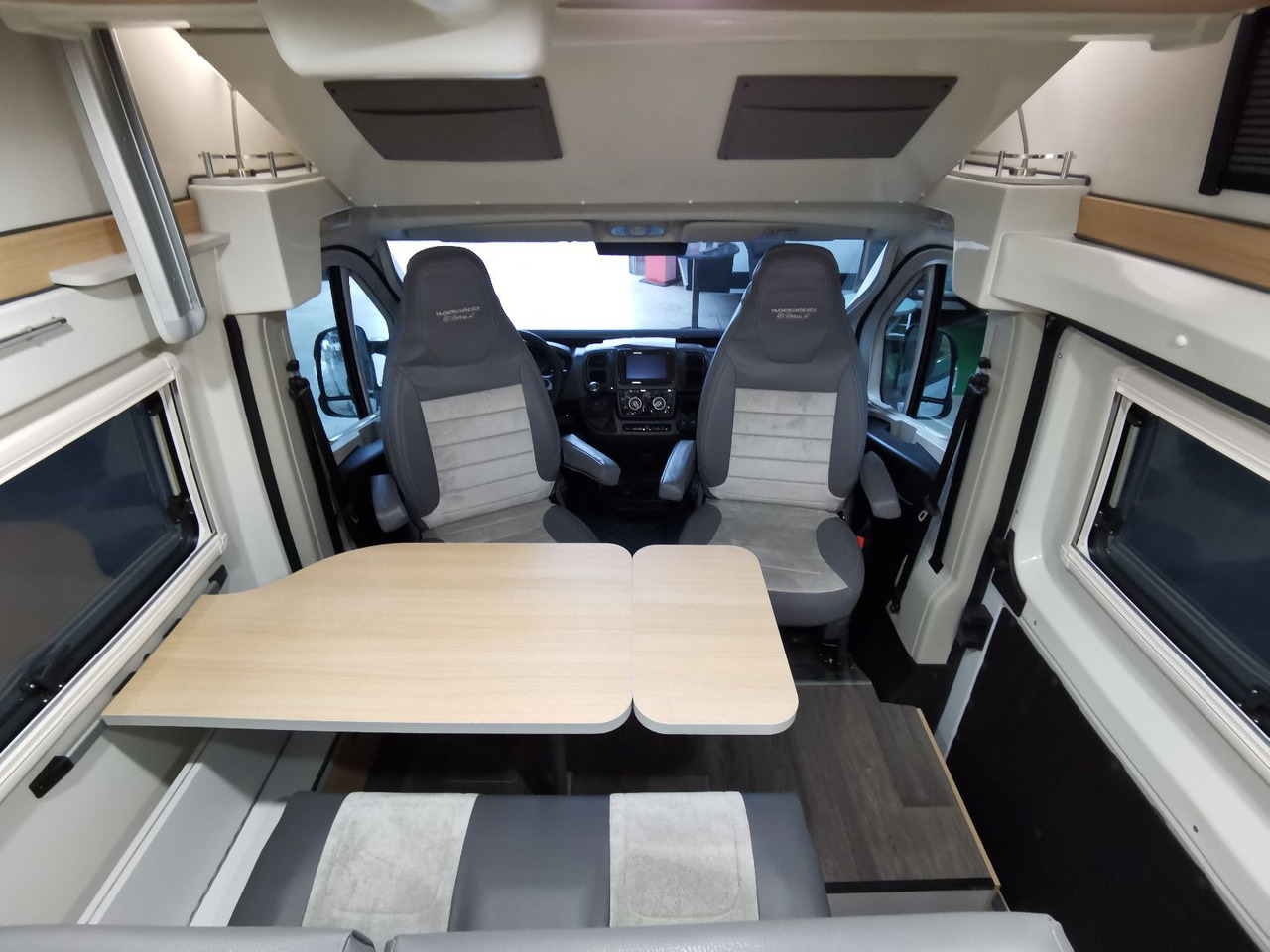 Buscamper Karmann DEXTER 550 / 140PS / CONCEPT - PAKET & HUBBETT