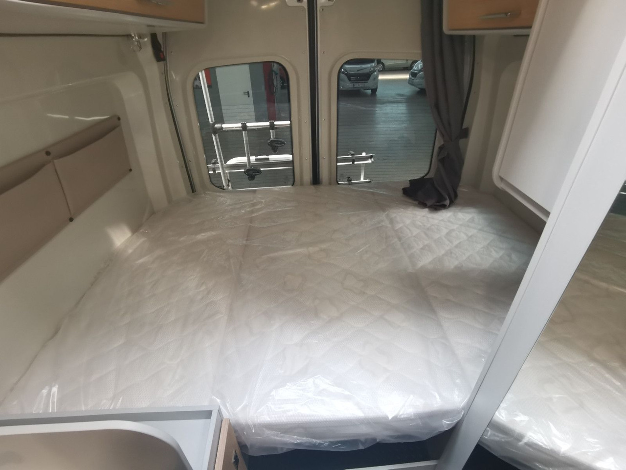 Buscamper Karmann DEXTER 560 / 170PS - 4x4 / SOLAR & MARKISE & ALU