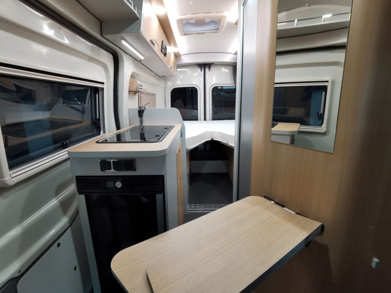 Buscamper Karmann DEXTER 570 / 170PS-4x4 /SOLAR/ AHK/ EINZELBETTEN