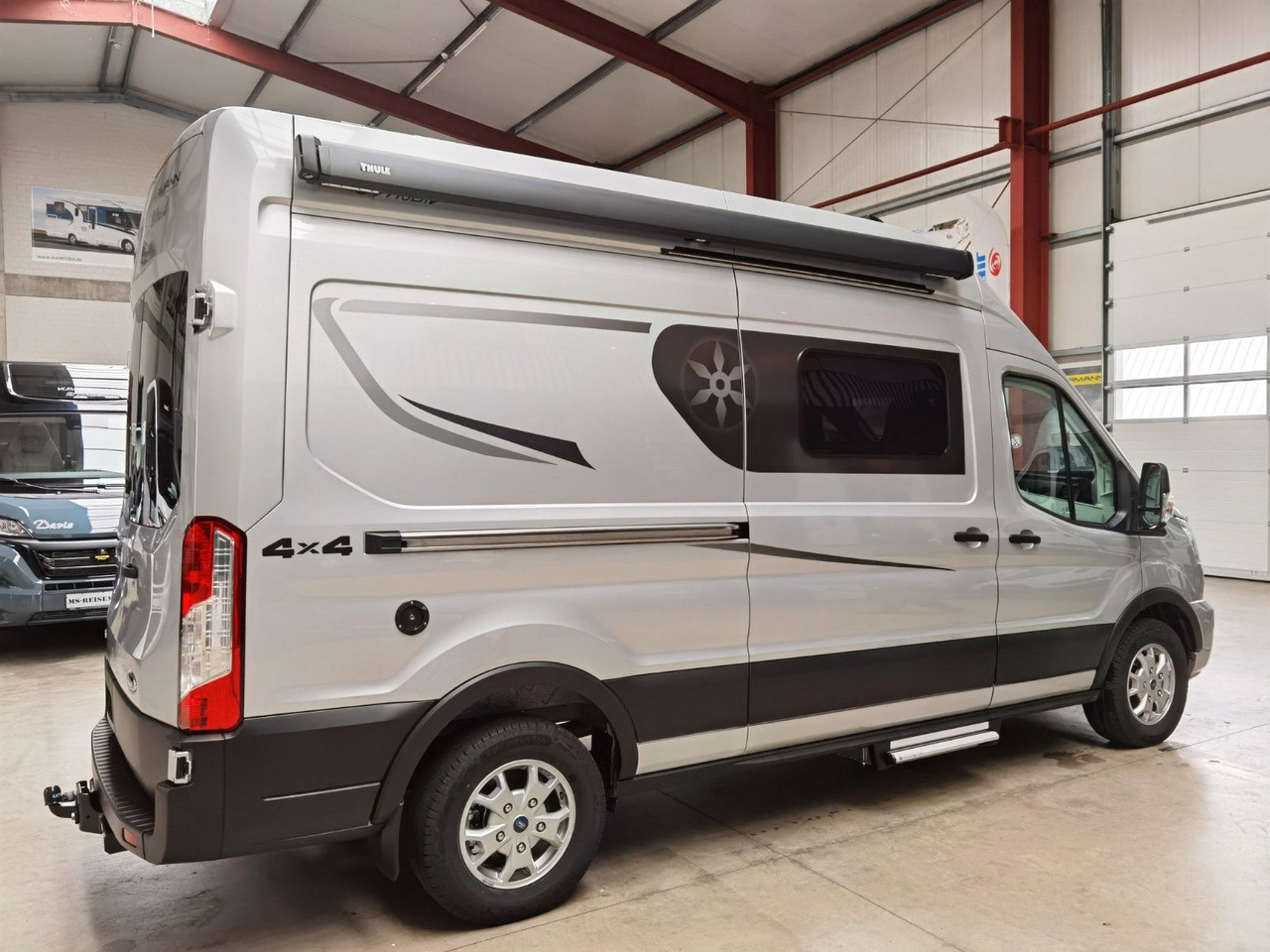 Buscamper Karmann DEXTER 570 / 170PS-4x4 /SOLAR/ AHK/ EINZELBETTEN