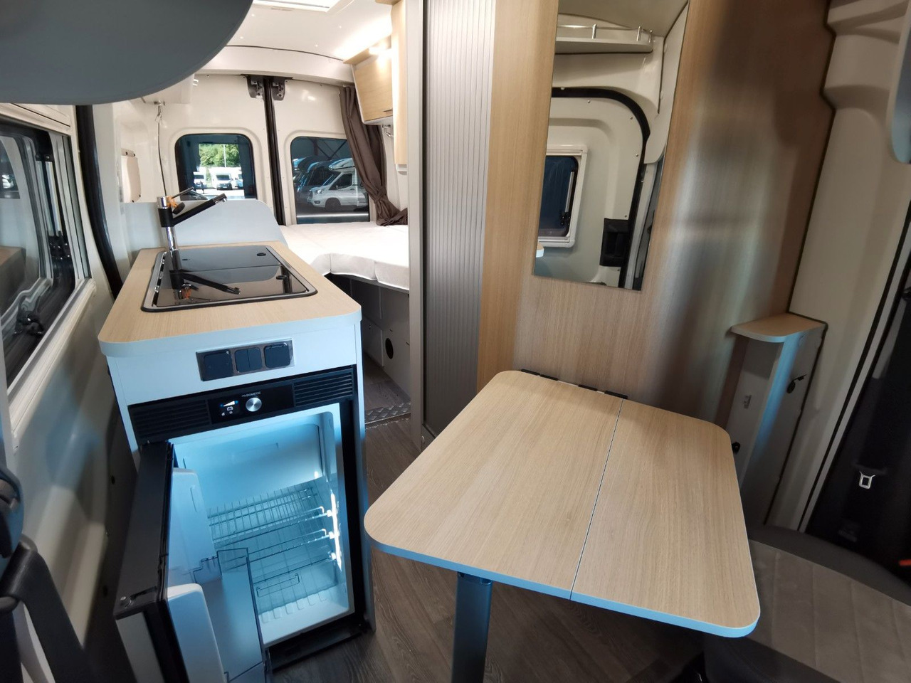 Buscamper Karmann DEXTER 570 / 170PS-4x4 /SOLAR/ AHK/ EINZELBETTEN