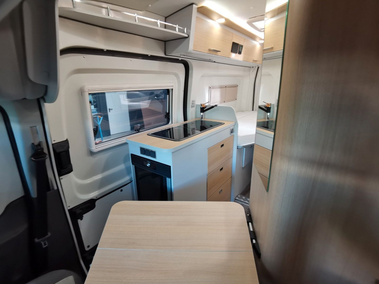 Buscamper Karmann DEXTER 570 / 170PS-4x4 /SOLAR/ AHK/ EINZELBETTEN