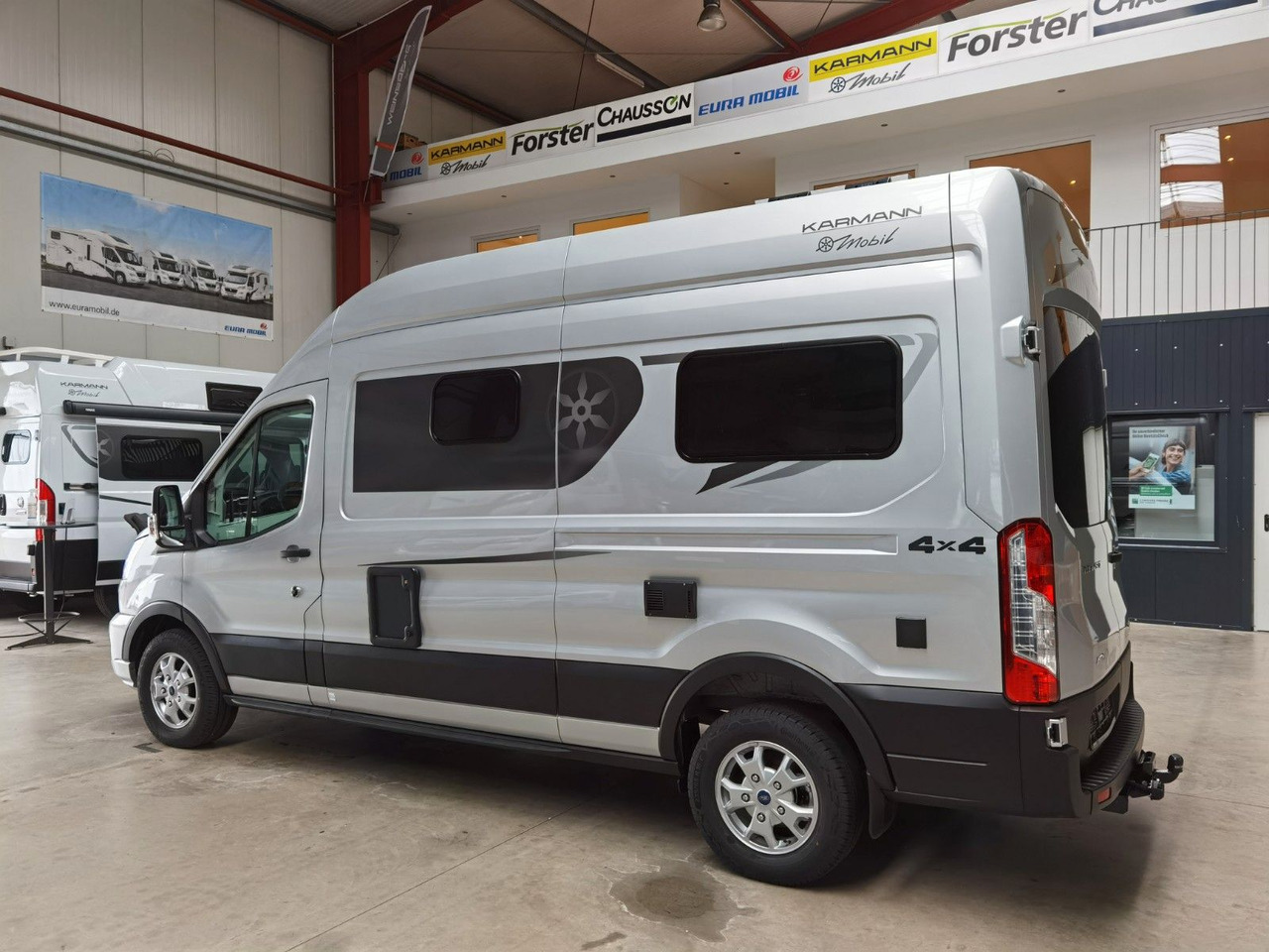 Buscamper Karmann DEXTER 570 / 170PS-4x4 /SOLAR/ AHK/ EINZELBETTEN