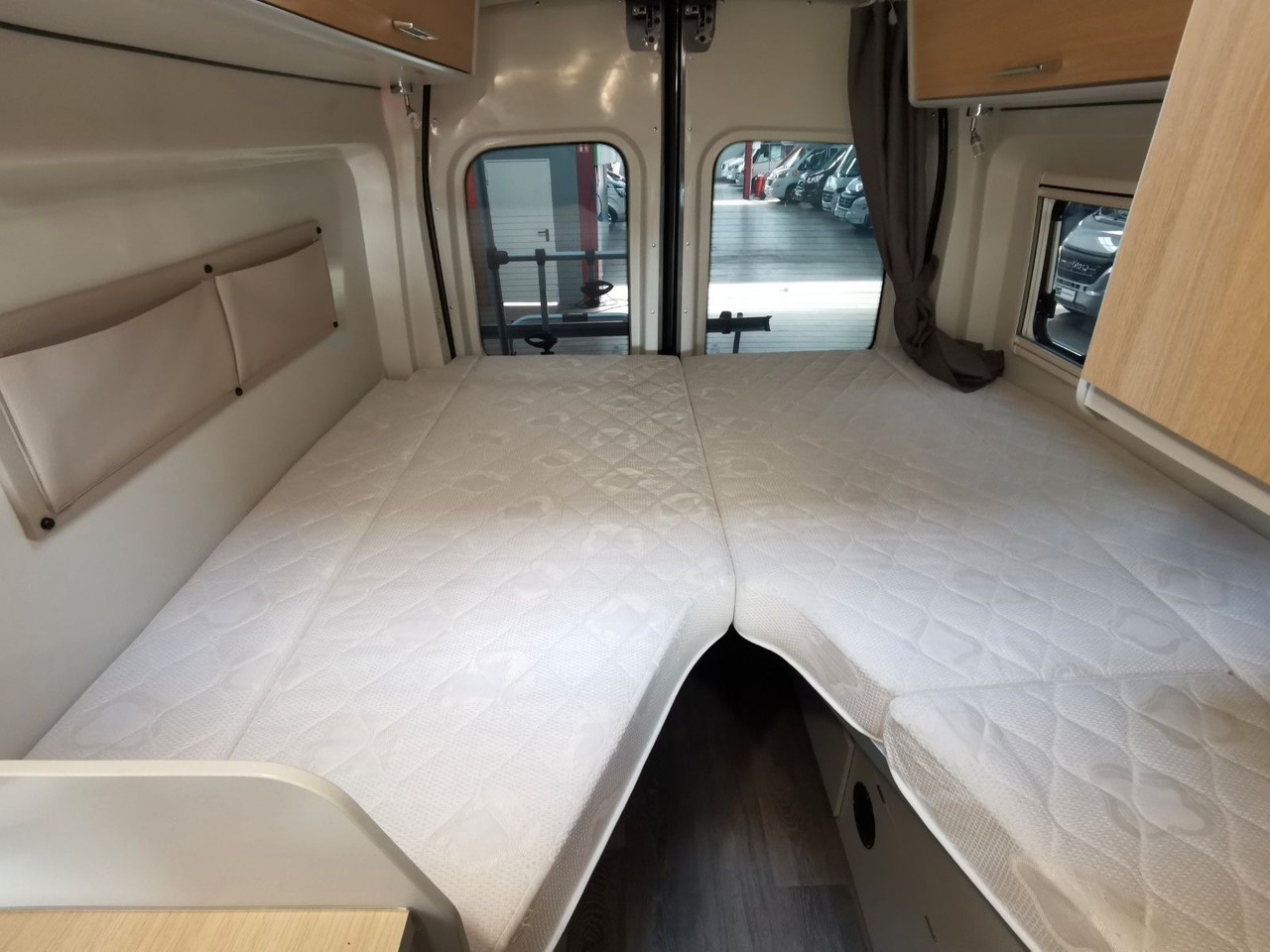 Buscamper Karmann DEXTER 570 / 170 PS / 4x4/ ALU / SOLAR / MARKISE