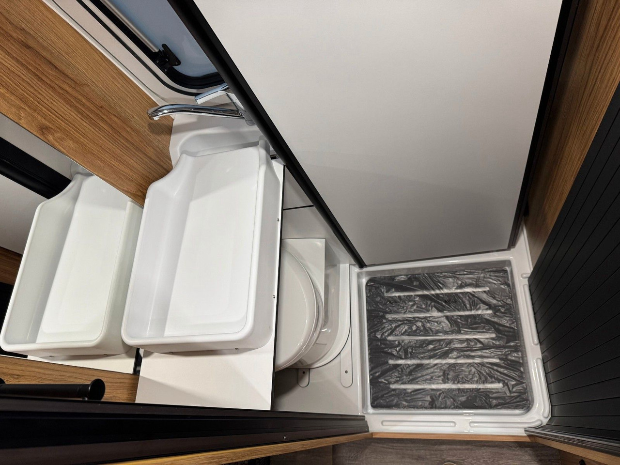 Buscamper Karmann DEXTER 580 / - 2026 - / 140PS-8G.AUTOMATIK