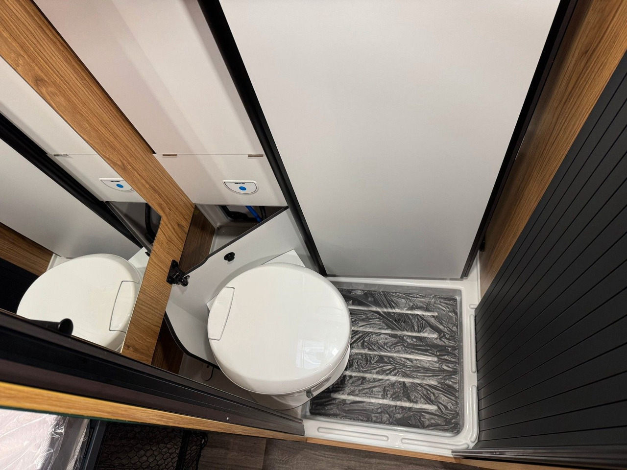 Buscamper Karmann DEXTER 580 / - 2026 - / 140PS-8G.AUTOMATIK