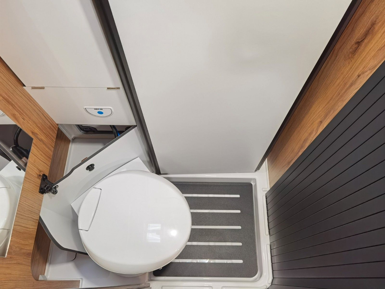 Buscamper Karmann DEXTER 580 /- 2026 -/ SKY-ROOF & MULTIMEDIA