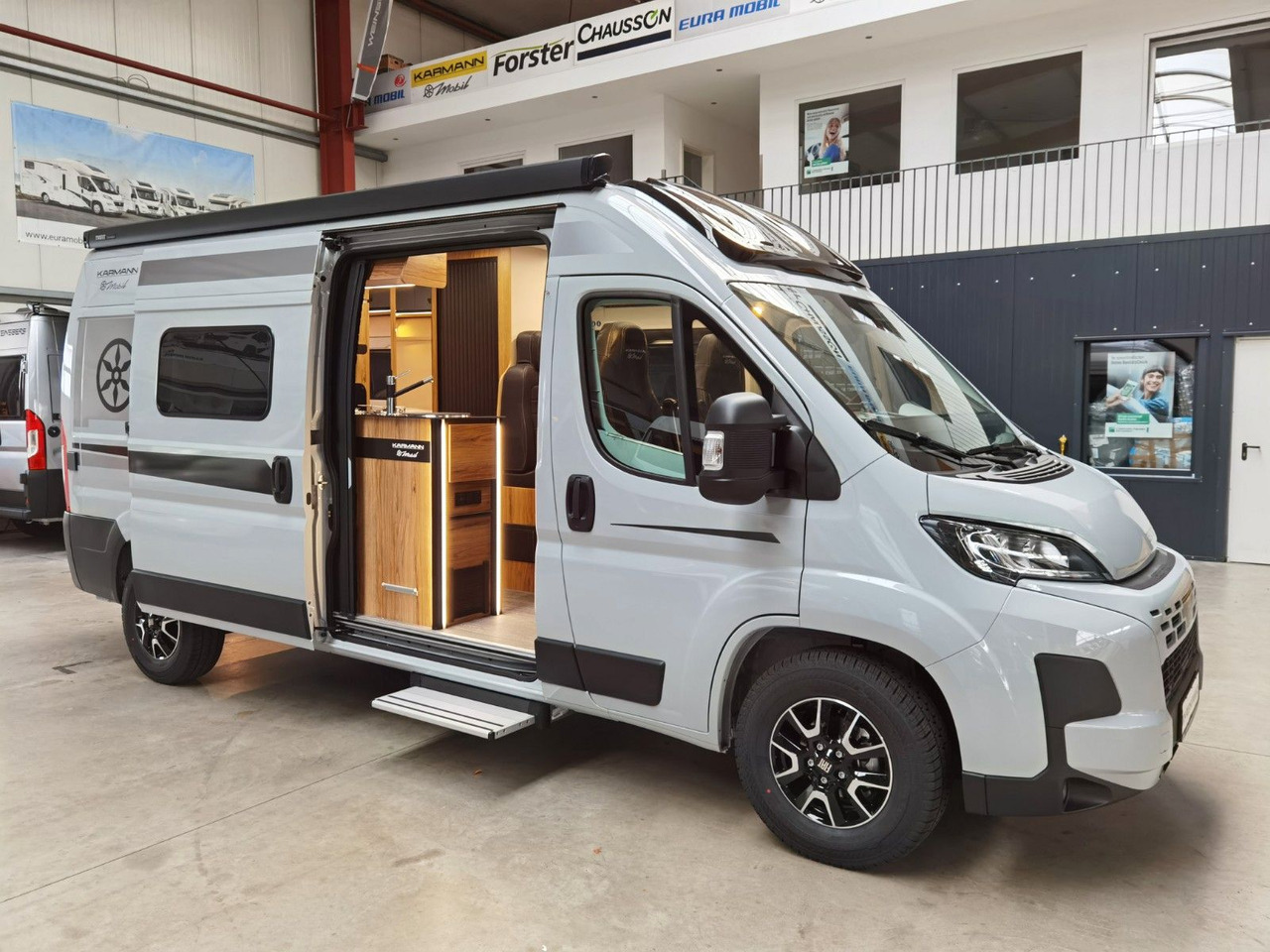 Buscamper Karmann DEXTER 580 /- 2026 -/ SKY-ROOF & MULTIMEDIA