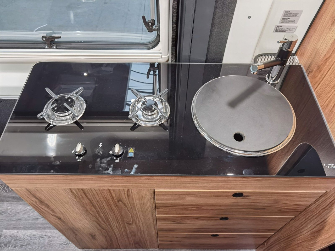 Buscamper Karmann DEXTER 600 / -2026- /8G.AUTOMATIK / EINZELBETTEN