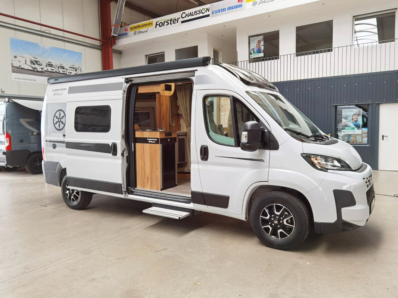 Buscamper Karmann DEXTER 600 / -2026- /8G.AUTOMATIK / EINZELBETTEN