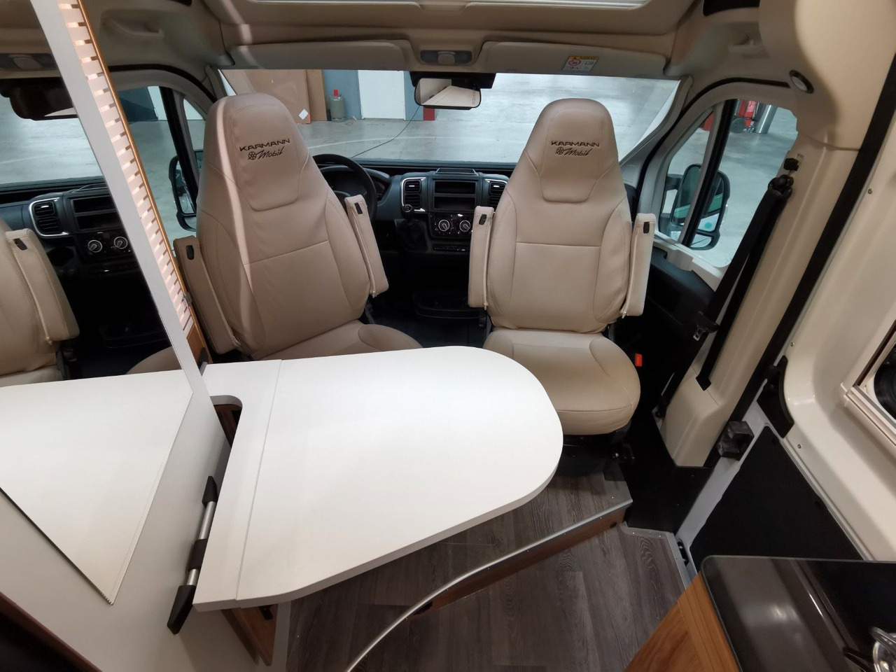Buscamper Karmann DEXTER 600 / -2026- /8G.AUTOMATIK / EINZELBETTEN