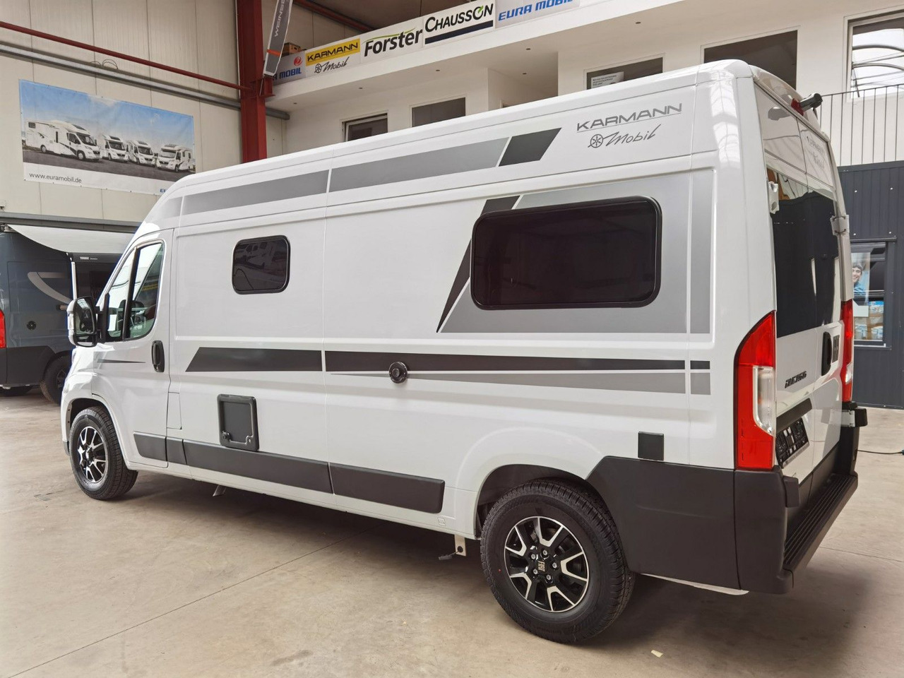 Buscamper Karmann DEXTER 600 / -2026-/ EINZELBETTEN  & BAR-VERSION